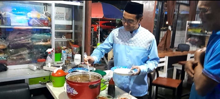 Selain Kolega, Rektor Unhas dan Aspidsus Kejati Sulsel Ikut Nikmati Konro Kedai Tujuh Belas