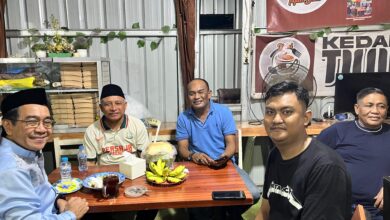 Selain Kolega, Rektor Unhas dan Aspidsus Kejati Sulsel Ikut Nikmati Konro Kedai Tujuh Belas