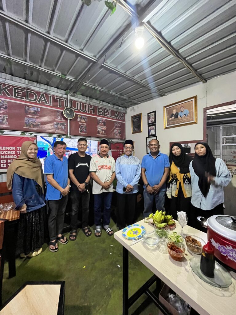Selain Kolega, Rektor Unhas dan Aspidsus Kejati Sulsel Ikut Nikmati Konro Kedai Tujuh Belas