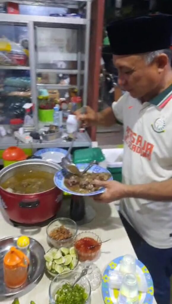 Selain Kolega, Rektor Unhas dan Aspidsus Kejati Sulsel Ikut Nikmati Konro Kedai Tujuh Belas