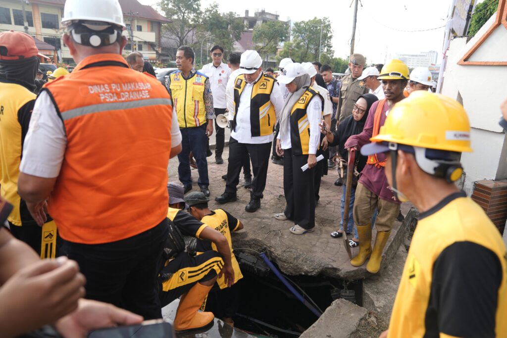 Kolaborasi Cegah Banjir, Pemkot Makassar Gandeng BBWS dan Balai Jalan Bersihkan Drainase di Koridor Pettarani