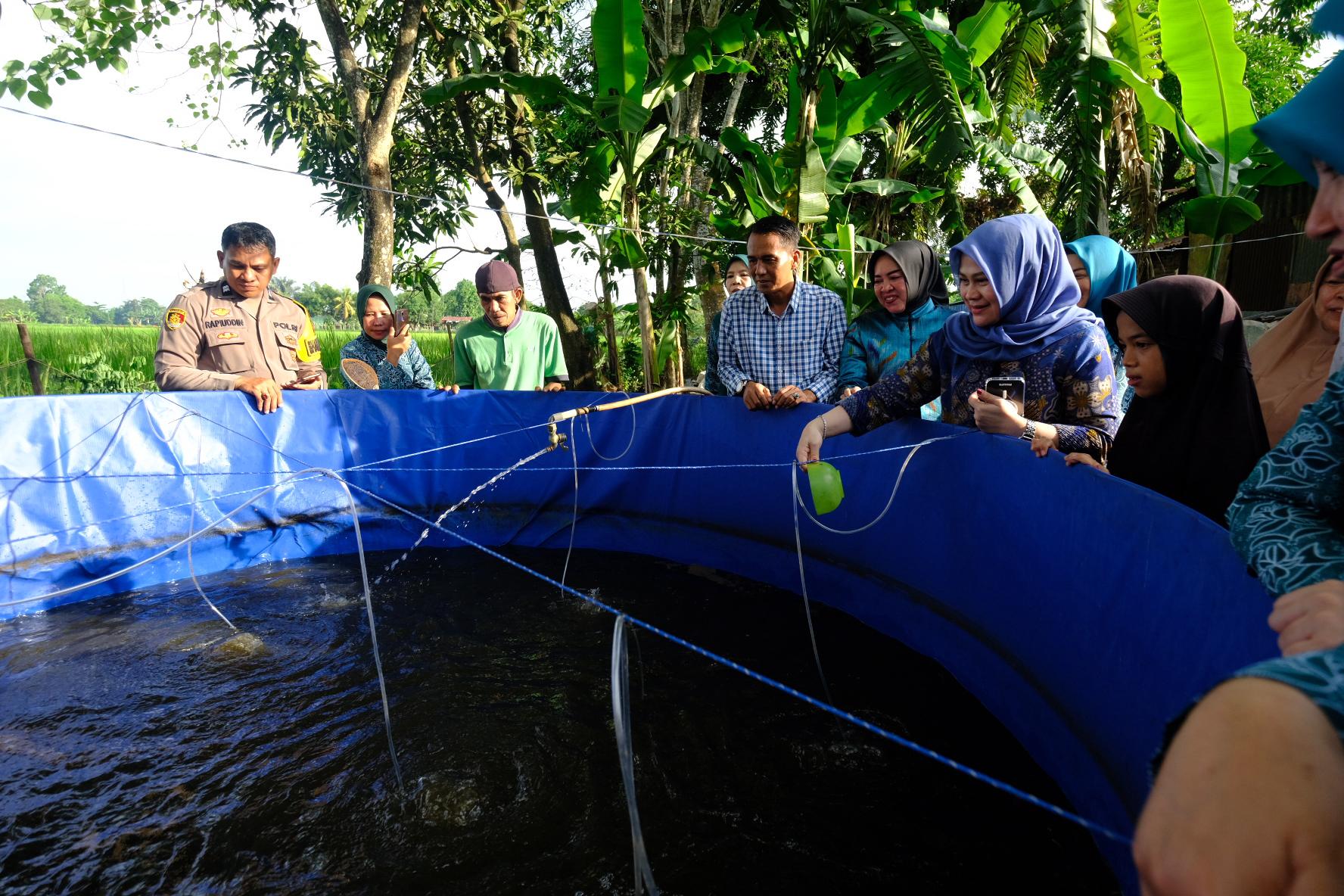 TP PKK Gowa Kembali Sebar Bantuan Pangan kepada KME di Pallangga dan Bajeng