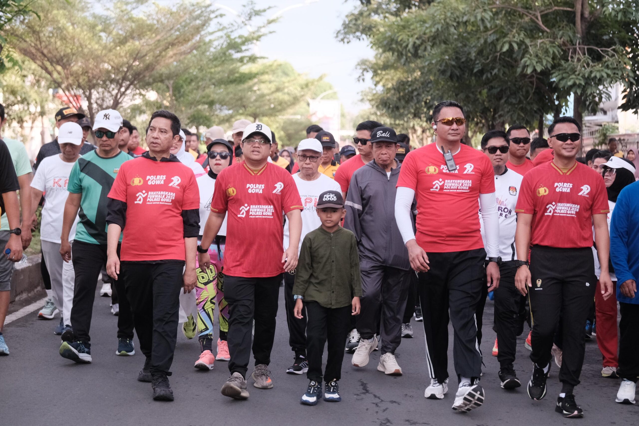 Wabup Gowa Lepas Ratusan Peserta Bhayangkara Fun Walk