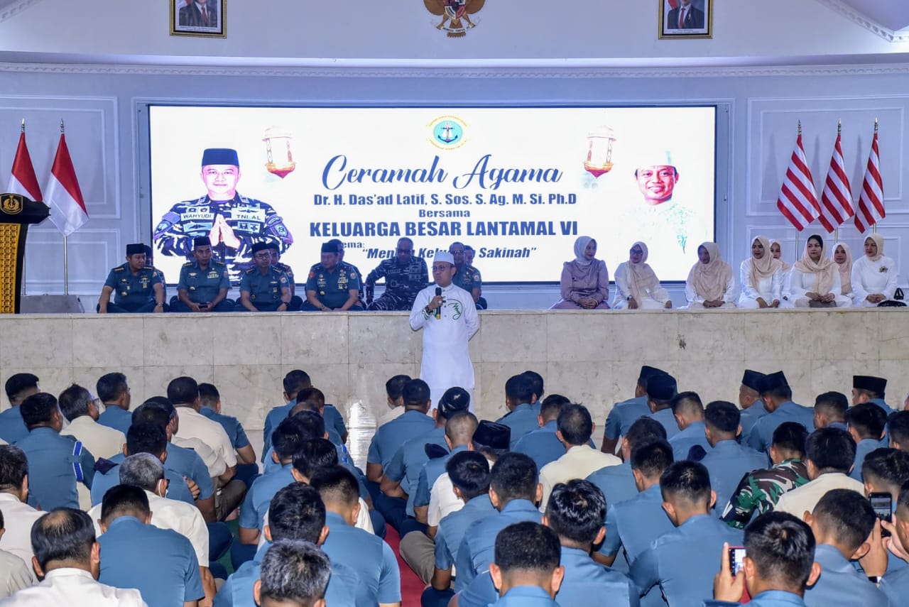 Jelang Idul Adha 1446 H2025 M, Ustadz Das'ad Latif Ceramah Di Depan Ratusan Personel Lantamal VI