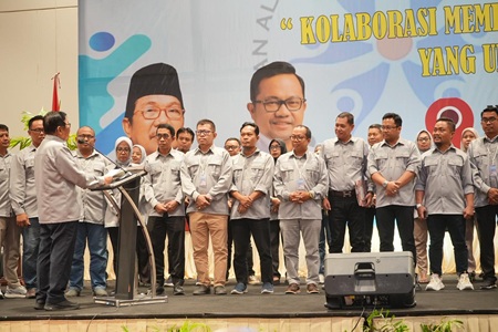 Aksa Mahmud Lantik Wabup Darmawangsyah Muin Ketum DPP IKA STEMZHA