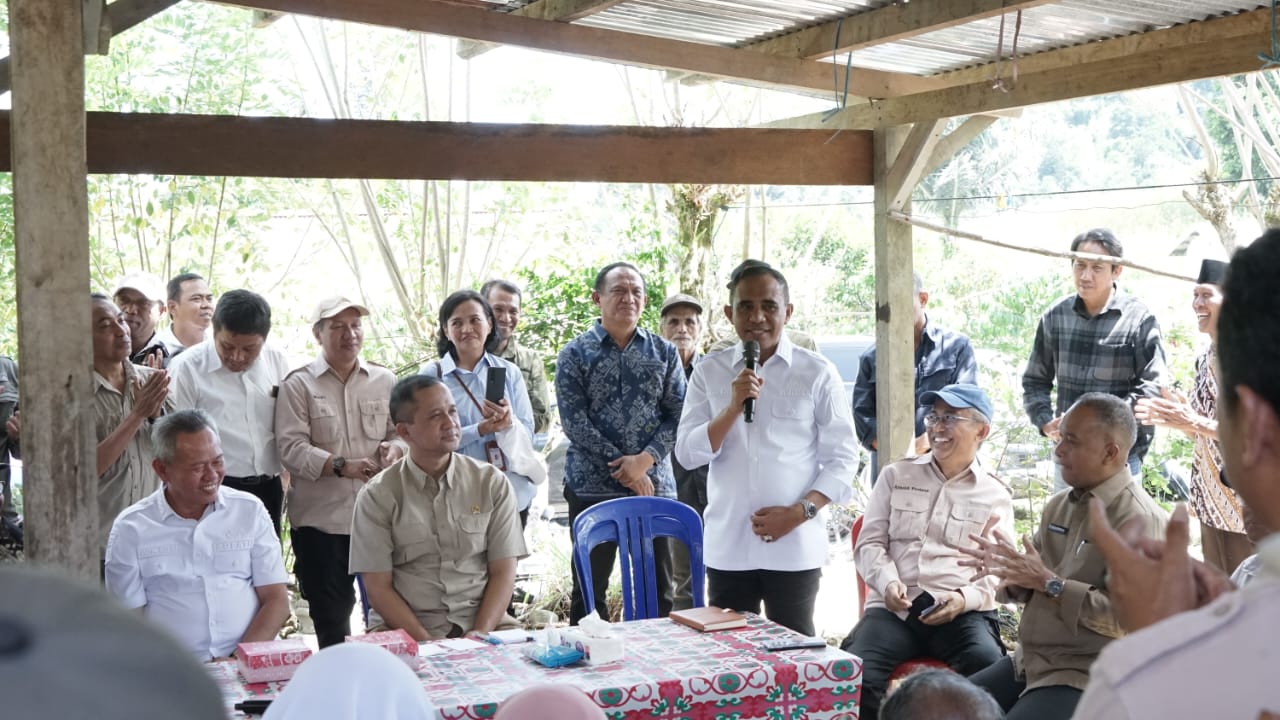 Sigi dijuluki Emas Hitam, Menteri Transmigrasi Tinjau Kawasan Transmigrasi dan Sentra Kopi di Sigi