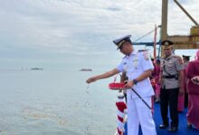 Peringati Hari Bhayangkara Ke-79 Tahun 2025, Lantamal VI Ikut Serta Tabur Bunga di Laut