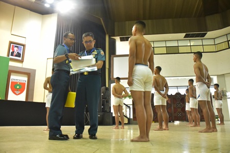 Wadan Lantamal VI Mengikuti Sidang Parade Penerimaan Calon Taruna Akademi TNI