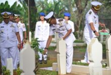 Sambut HUT Ke-75 Tahun 2025, Lantamal VI Laksanakan Ziarah Rombongan di TMP Panaikang Makassar