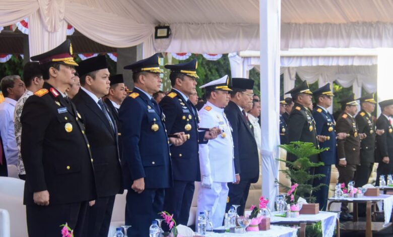 Danlantamal VI Makassar Hadiri Upacara Peringatan Hari Bhayangkara Ke-79 Tahun 2025
