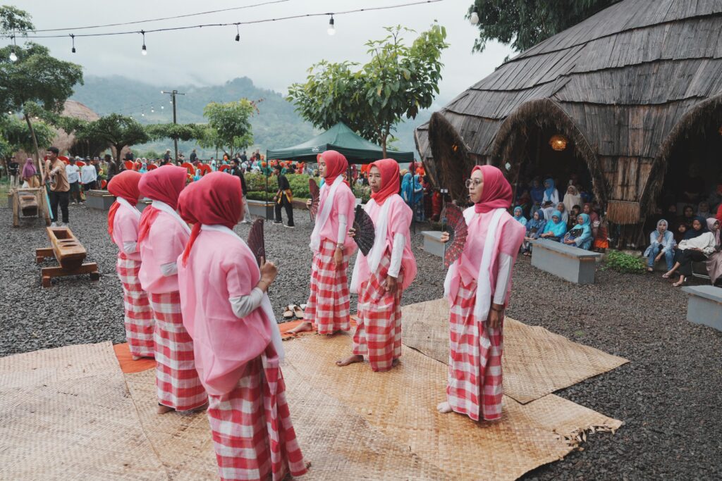 Bupati Husniah Minta Tradisi “Paddekko” di Gowa Terus Dipertahankan