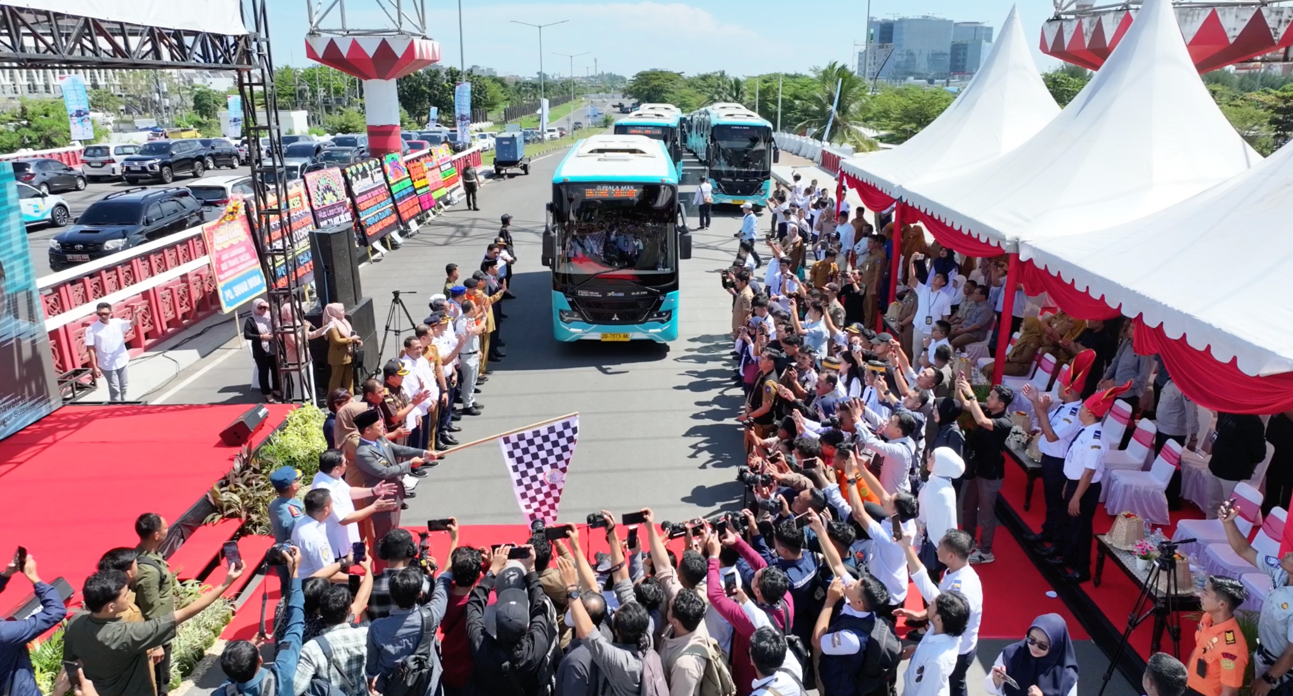 Gubernur Andi Sudirman Luncurkan Bus Trans Sulsel, 27 Armada Resmi Beroperasi di Mamminasata