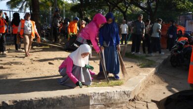 Ketua TP PKK Makassar Melinda Aksa Turun Langsung di Aksi Jumat Bersih Sekitar Pantai Losari