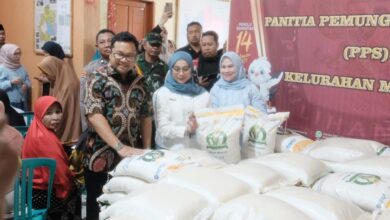 Pemkab Gowa bersama Bulog Mulai Salurkan Bantuan Pangan Beras ke Masyarakat