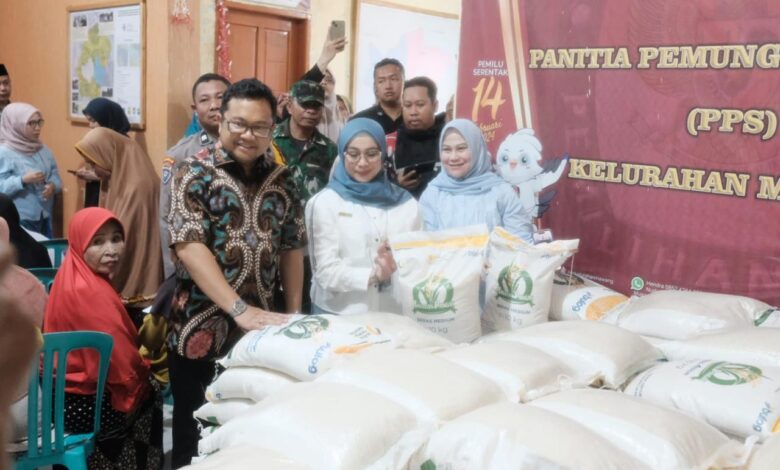 Pemkab Gowa bersama Bulog Mulai Salurkan Bantuan Pangan Beras ke Masyarakat