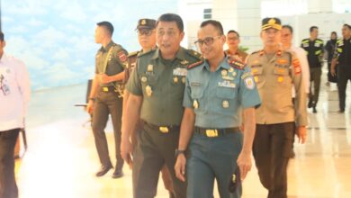 Wadan Lantamal VI Hadiri Acara Penyambutan Transit Kepala BNN di Bandara Sulhas