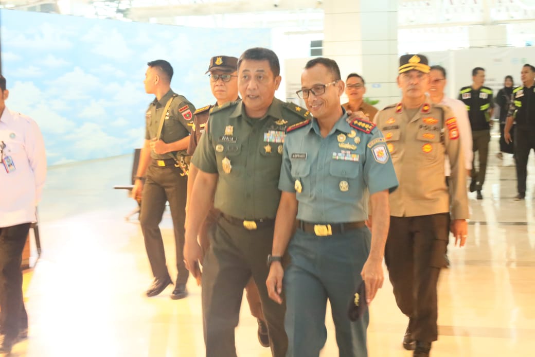 Wadan Lantamal VI Hadiri Acara Penyambutan Transit Kepala BNN di Bandara Sulhas