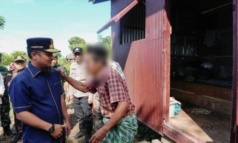 Gubernur Sulsel  Serahkan Bantuan Bedah Rumah Warga Kurang Mampu di Barru