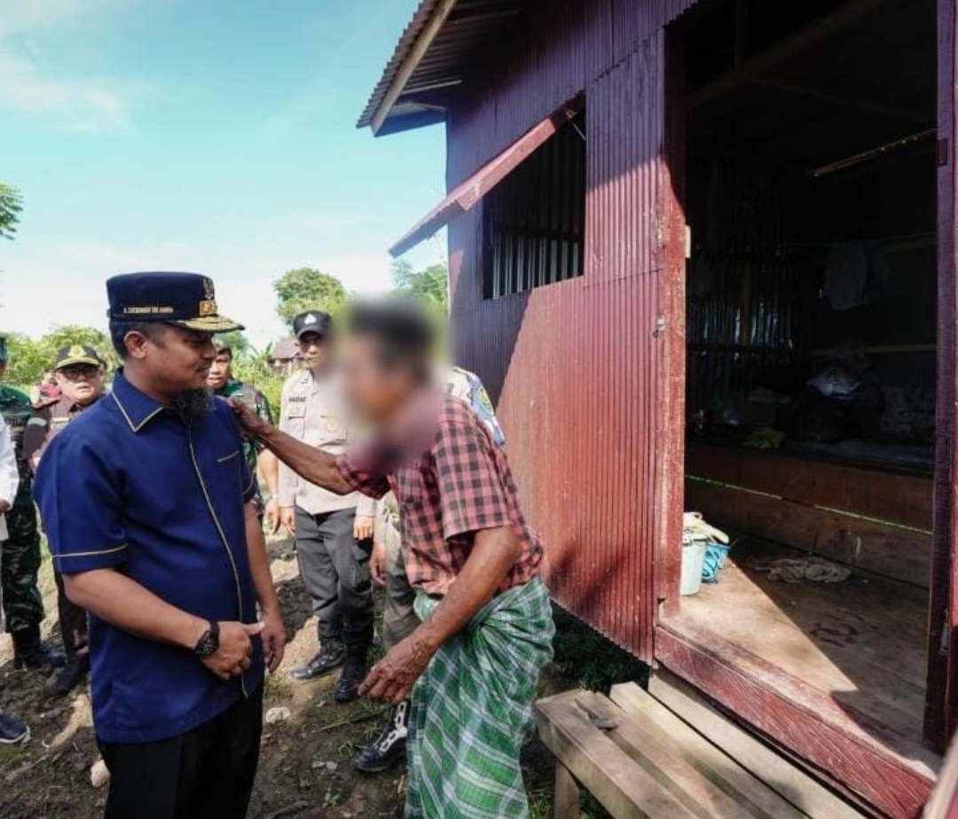 Gubernur Sulsel Serahkan Bantuan Bedah Rumah Warga Kurang Mampu di Barru