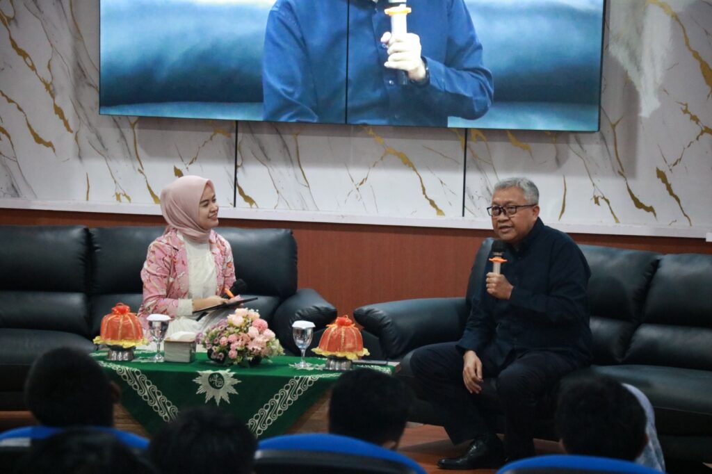 Kalla Campus Talks Hadir di Unismuh Makassar, Subhan Djaya Mappaturung Bagikan Kisah Sukses Lewat Beasiswa KALLA