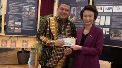 Wali Kota Makassar Mendapat Apresiasi, Koin 100 Tahun Lee Kuan Yew Jadi Inspirasi di Forum WCSMF 2025