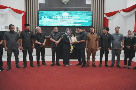 Bupati Gowa Serahkan Ranperda RPJMD 2025–2029 dan LPJ APBD 2024