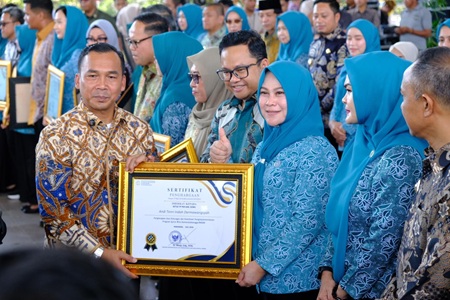 Dukung Program Bangga Kencana, Ketua TP PKK Gowa Raih Penghargaan dari Kemendukbangga