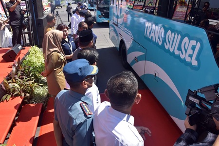 Wadan Lantamal VI Makassar Hadiri Launching Bus Trans Sulsel di CPI Makassar