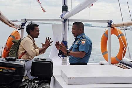 Pastikan Siap Berlayar, Lantamal VI Makassar Cek Kesiapan Perahu Sandeq Korpala Unhas