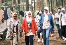 TP PKK Gowa dan Bhayangkari Gowa Salurkan Bantuan untuk Keluarga Miskin Ekstrem di Tinggimoncong