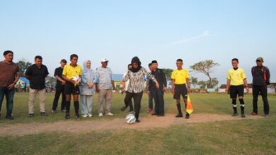 Buka Turnamen Sepak Bola di Barombong, Bupati Gowa Dorong Pengembangan Atlet Muda