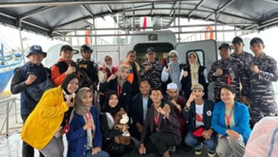 Lantamal VI Dukung Mahasiswa KKN Kebangsaan XII Berlayar ke Pulau Kapoposang-Pangkep dengan KAL Suluh Pari II.6-60