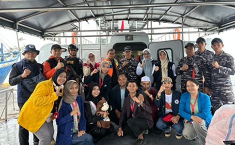 Lantamal VI Dukung Mahasiswa KKN Kebangsaan XII Berlayar ke Pulau Kapoposang-Pangkep dengan KAL Suluh Pari II.6-60