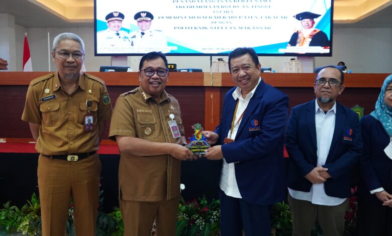 Transformasi Digital Pelayanan Desa: Implementasi Program Pengabdian kepada Masyarakat Politeknik STIA LAN Makassar di Kabupaten Takalar