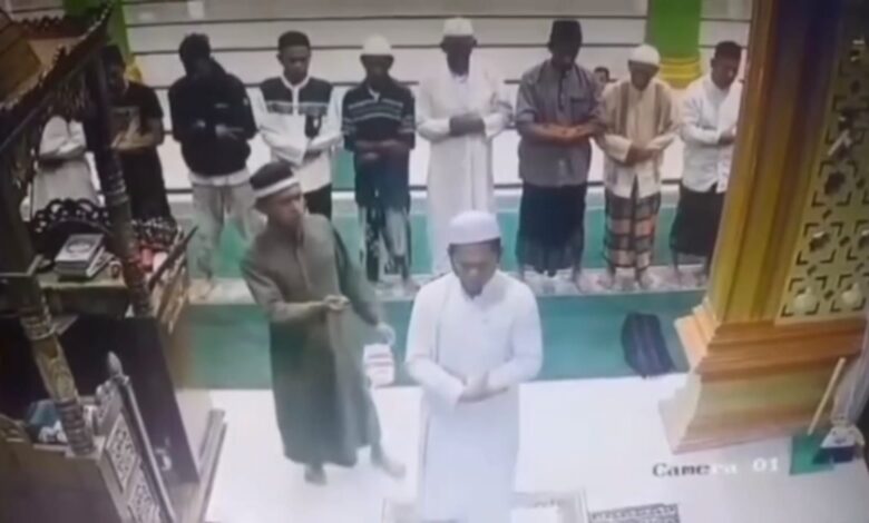 Imam Masjid di Morut Sulteng Ditikam Pria Tidak Dikenal Saat Sedang Pimpin Salat Subuh