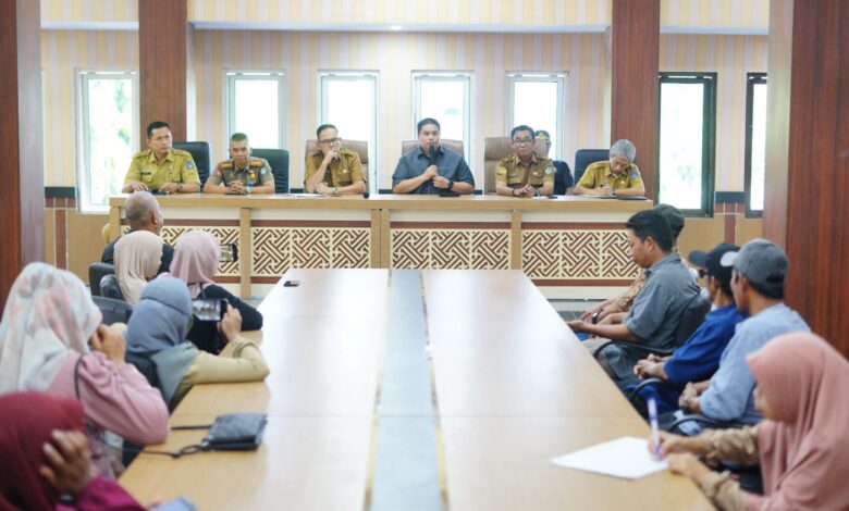 Kondisi Pasar Mare Tak Baik AHB Dampingi Para Pedagang Temui Wakil Bupati Bone