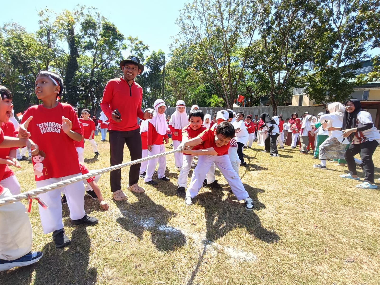 SD Islam Athirah 2 Bukit Baruga Gelar Semarak Kemerdekaan HUT ke-80 RI, Penuh Sorak Sorai dan Semangat Merah Putih