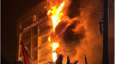 DPRD Sulsel Terbakar Akibat Lemparan Bom Molotov Massa Pengunjuk Rasa