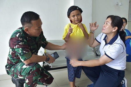 TNI AL Lantamal VI Hadir Tampa Pamrih Sembuhkan Luka Bakar Anak Tersengat Listrik