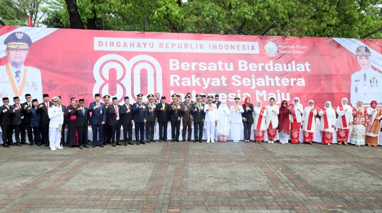 Wadan Kodaeral VI Hadiri Upacara Peringatan HUT Ke-80 RI Tahun 2025 di Rumjab Gubernur Sulsel