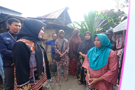 PKK dan Bhayangkari Gowa Kunjungi Warga Miskin Ekstrem di Pallangga