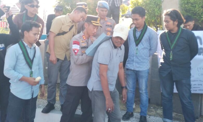 Aksi Unjuk Rasa Mahasiswa HMI Berlangsung Damai Kapolres Bone Beri Apresiasi Setinggi Tingginya