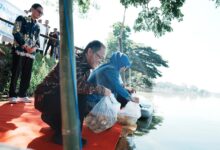 Bupati Husniah Sambut Baik Program Kemendikdasmen Tebar Benih Ikan di Gowa