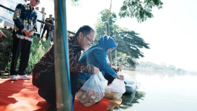 Bupati Husniah Sambut Baik Program Kemendikdasmen Tebar Benih Ikan di Gowa