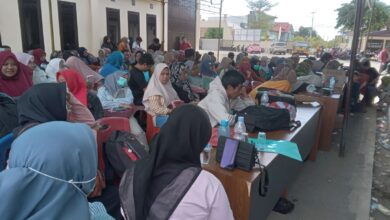 Ratusan Pemohon SKCK Kembali Berjubel di Mako Polres Selayar Sejak Subuh