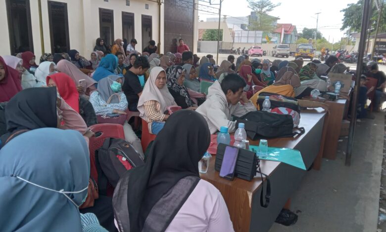 Ratusan Pemohon SKCK Kembali Berjubel di Mako Polres Selayar Sejak Subuh