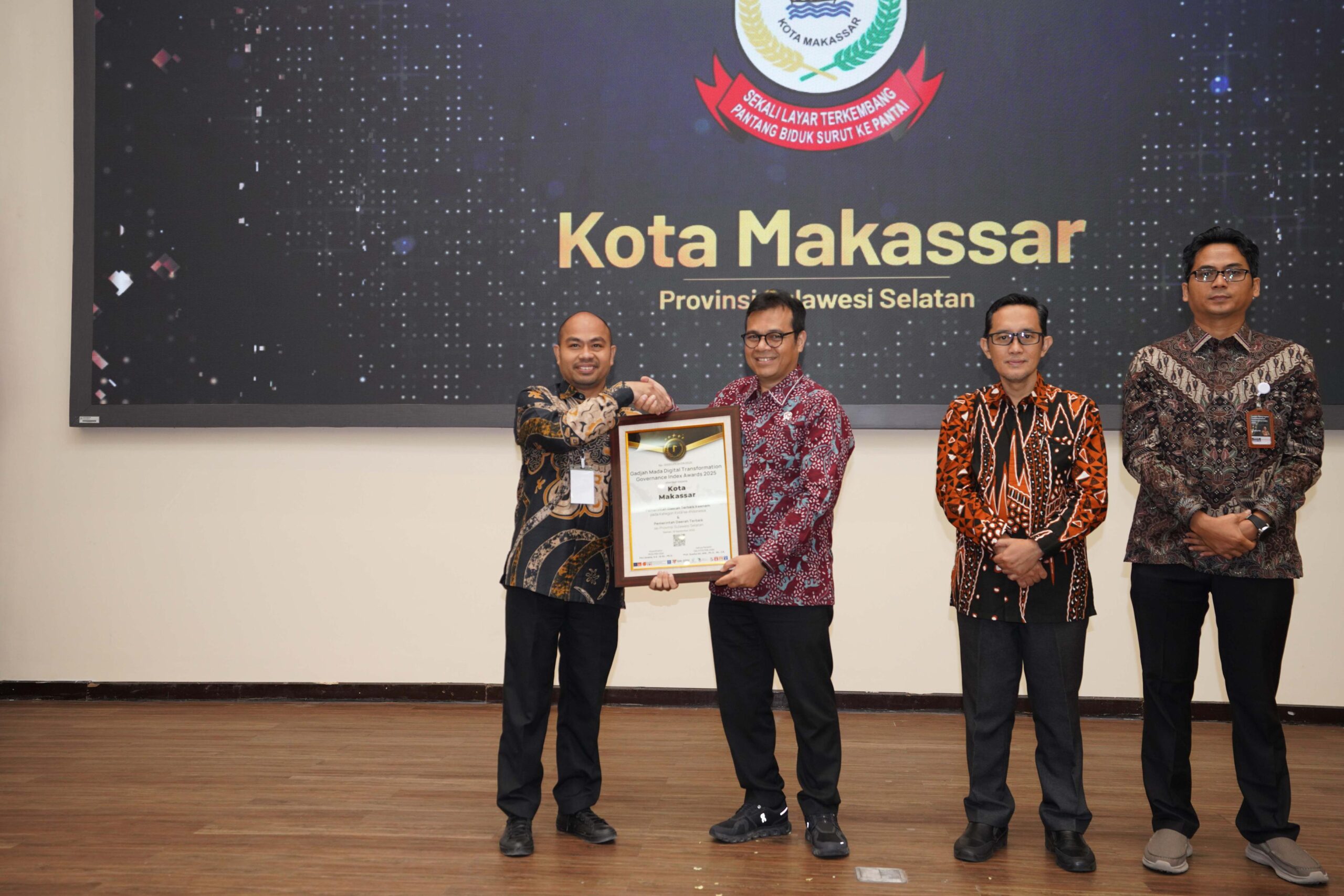 Pemkot Makassar Raih Penghargaan Gadjah Mada Digital Transformation Governance Index Awards 2025