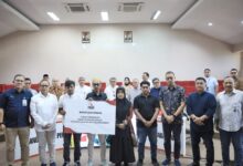 Pemkot Makassar dan FKIJK Sulselbar Salurkan Bantuan Sosial ke Keluarga Korban Kerusuhan DPRD
