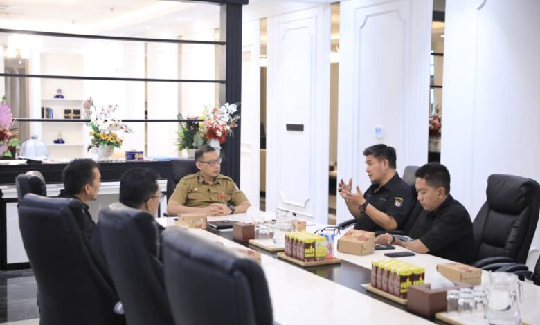 Terima Plt Dirut Perumda Parkir Makassar, Sekda Zulkifly Dorong Optimalisasi Pendapatan Lewat Digitalisasi