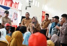 Bupati Gowa Distribusikan Kartu PKH dan Sembako untuk Warga di Lima Kecamatan